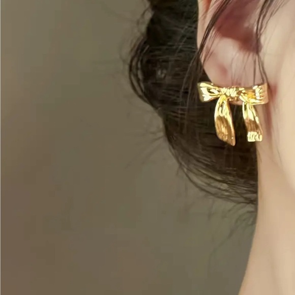 Bow Shaped Stud Earrings Zinc Alloy 14K Plated Jewelry - Picture 2 of 3